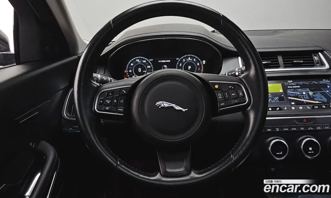 Jaguar E-Pace 2018 2.0 автомат (гидро), фото 20 Jaguar E-Pace 2018 2.0 автомат (гидро), фото 20