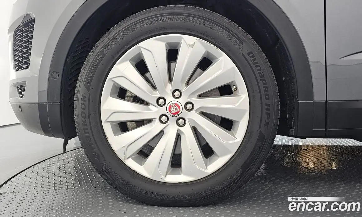 Jaguar E-Pace 2018 2.0 автомат (гидро), фото 5 Jaguar E-Pace 2018 2.0 автомат (гидро), фото 5