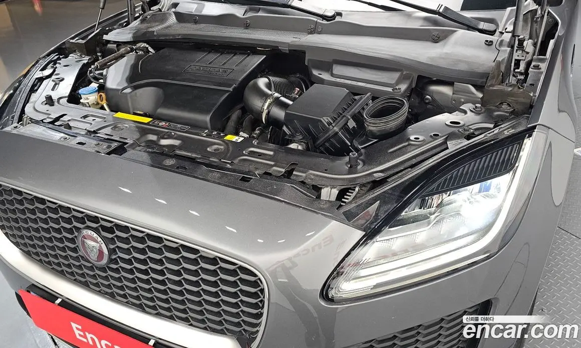 Jaguar E-Pace 2018 2.0 автомат (гидро), фото 6 Jaguar E-Pace 2018 2.0 автомат (гидро), фото 6