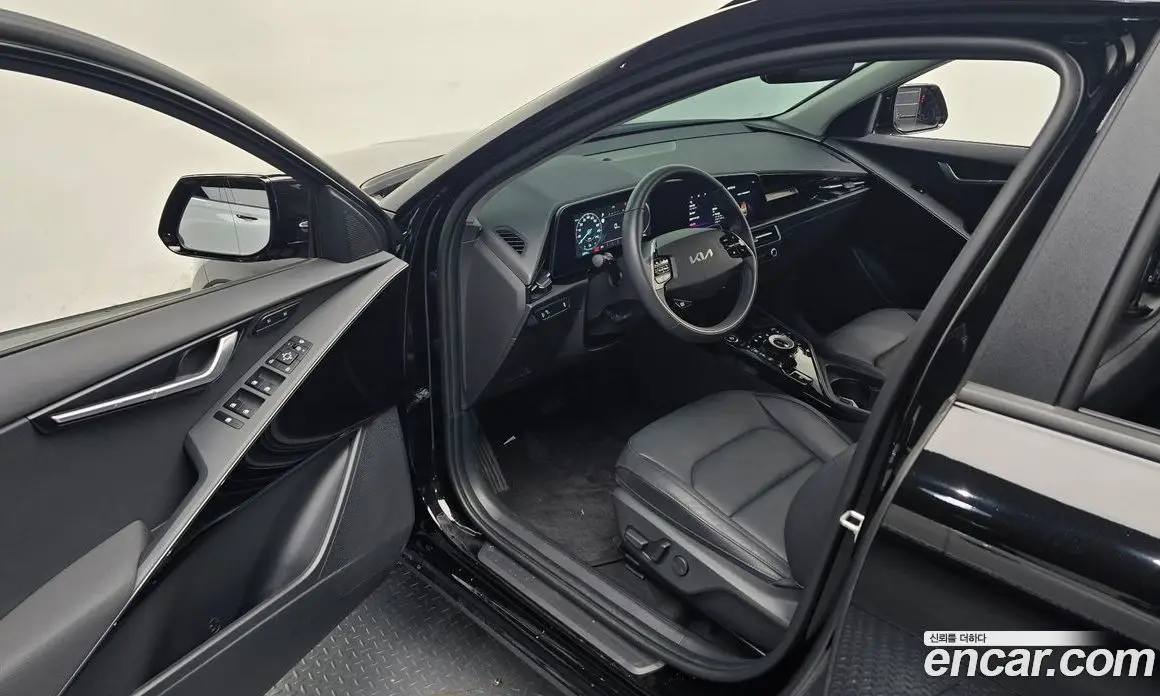 Kia Niro 2023 0.2 автомат (гидро), фото 16
