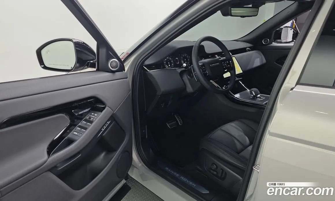 Land Rover Range Rover Evoque 2025 2.0 автомат (гидро), фото 11