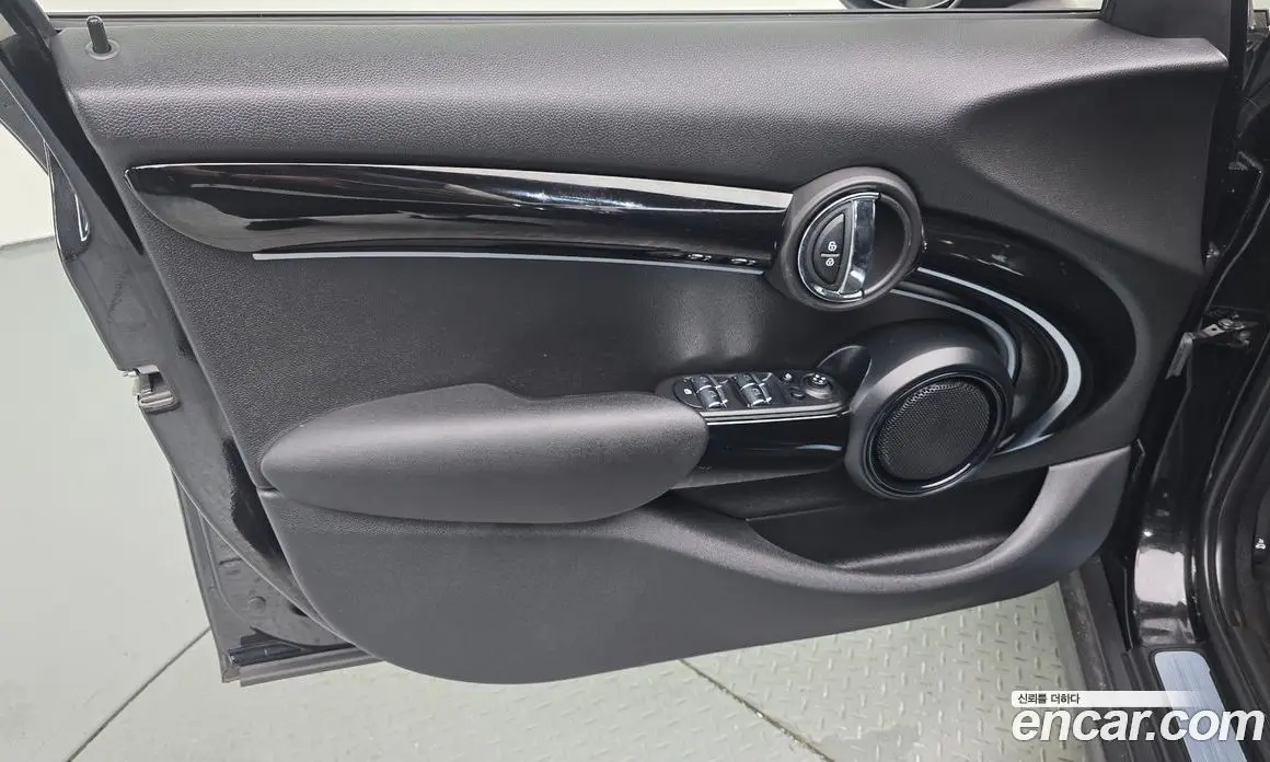 Mini Cooper 2023 1.5 автомат (гидро), фото 14