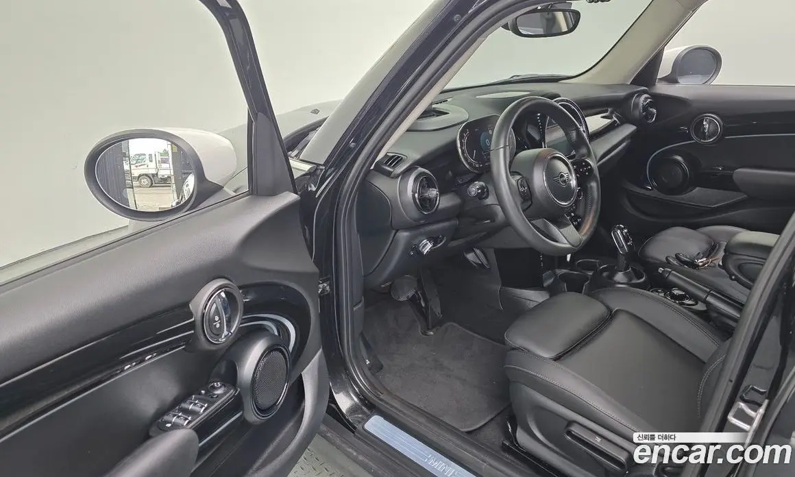 Mini Cooper 2023 1.5 автомат (гидро), фото 18