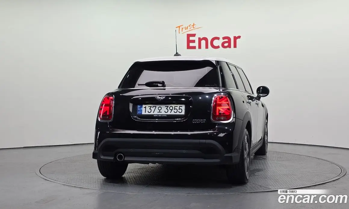 Mini Cooper 2023 1.5 автомат (гидро), фото 4