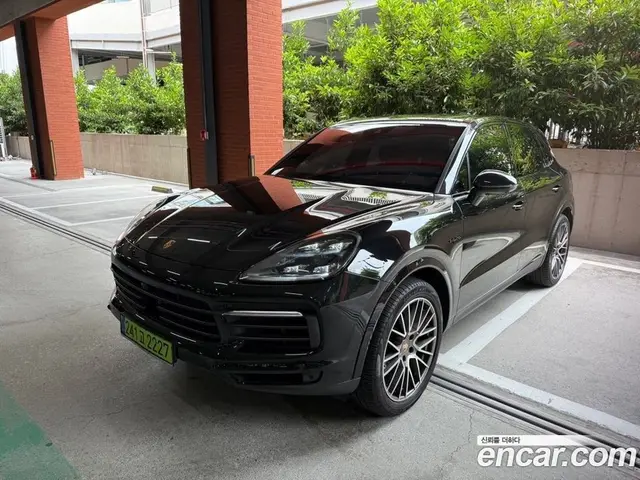 Porsche Cayenne 2023 3.0 автомат (гидро), миниатюра 3