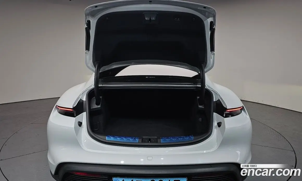 Porsche Taycan 2021 0.1 автомат (гидро), фото 25