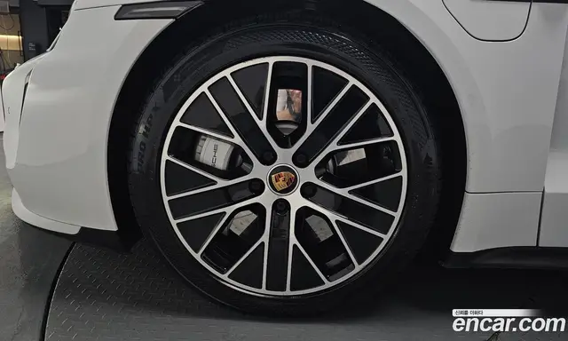 Porsche Taycan 2021 0.1 автомат (гидро), миниатюра 4