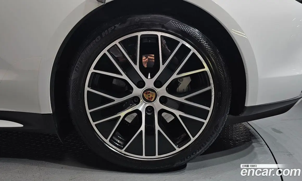 Porsche Taycan 2021 0.1 автомат (гидро), фото 6