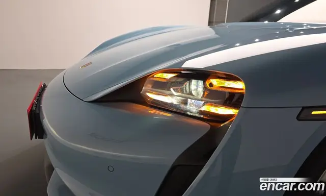 Porsche Taycan 2022 0.1 автомат (гидро), миниатюра 7