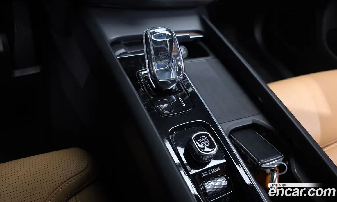 Volvo XC60 2021 2.0 автомат (гидро), фото 8