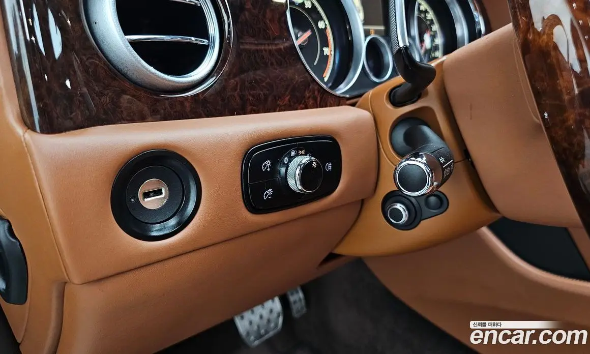 Bentley Flying Spur 2016 4.0 автомат (гидро), фото 17 Bentley Flying Spur 2016 4.0 автомат (гидро), фото 17