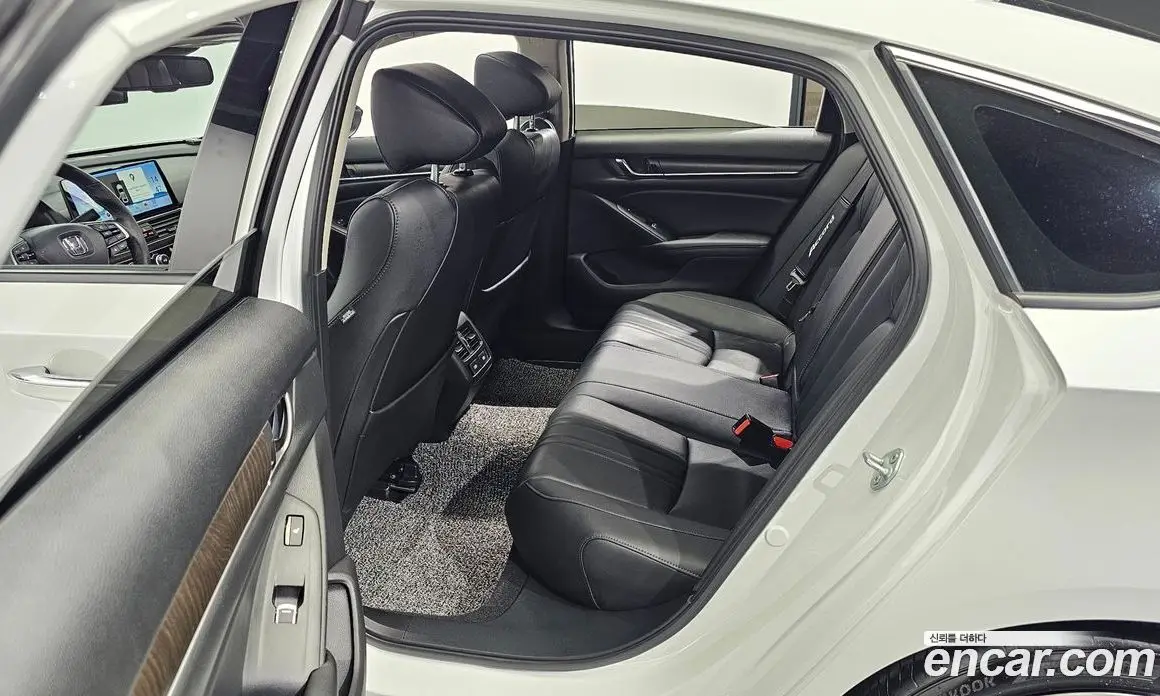 Honda Accord 2022 2.0 автомат (гидро), фото 11