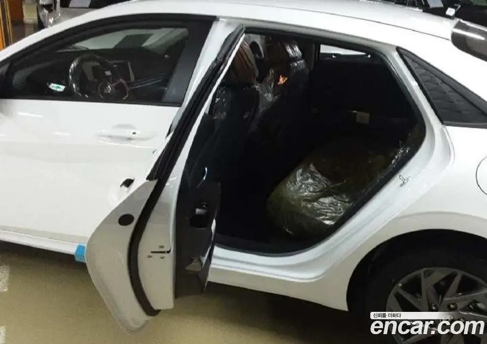 Hyundai Avante 2025 1.6 автомат (гидро), фото 10