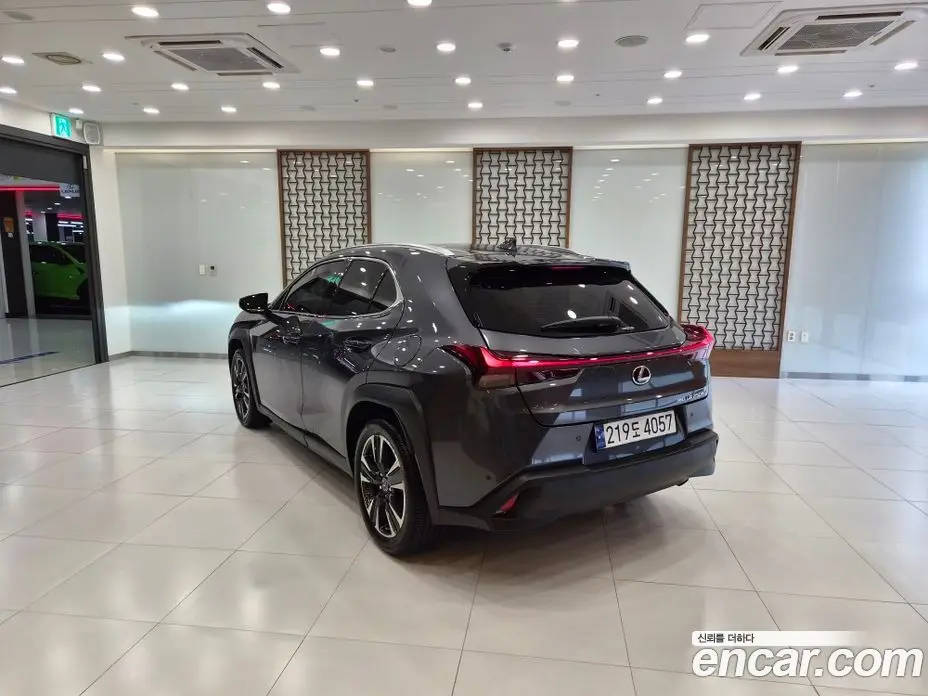 Lexus UX 2024 2.0 автомат (вариатор), фото 2 Lexus UX 2024 2.0 автомат (вариатор), фото 2