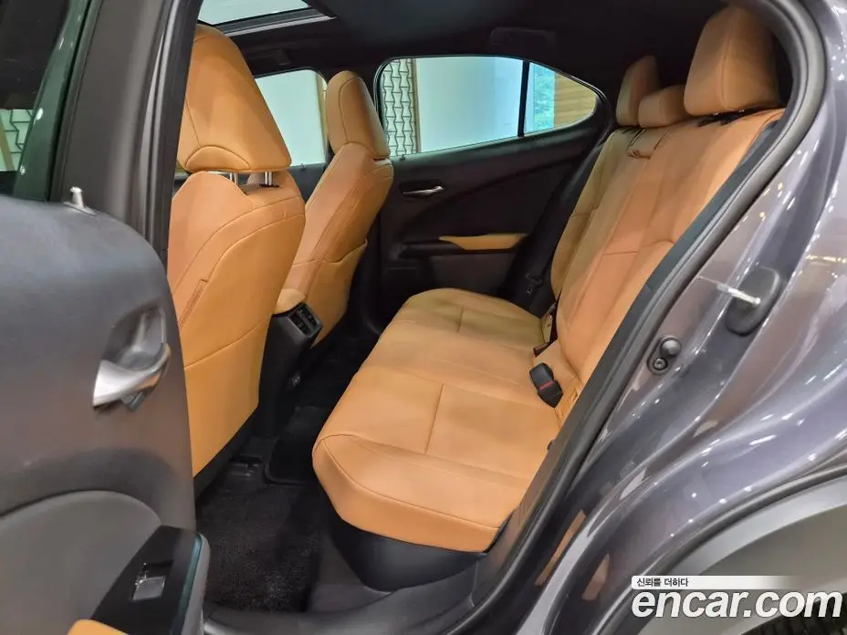 Lexus UX 2024 2.0 автомат (вариатор), фото 14 Lexus UX 2024 2.0 автомат (вариатор), фото 14