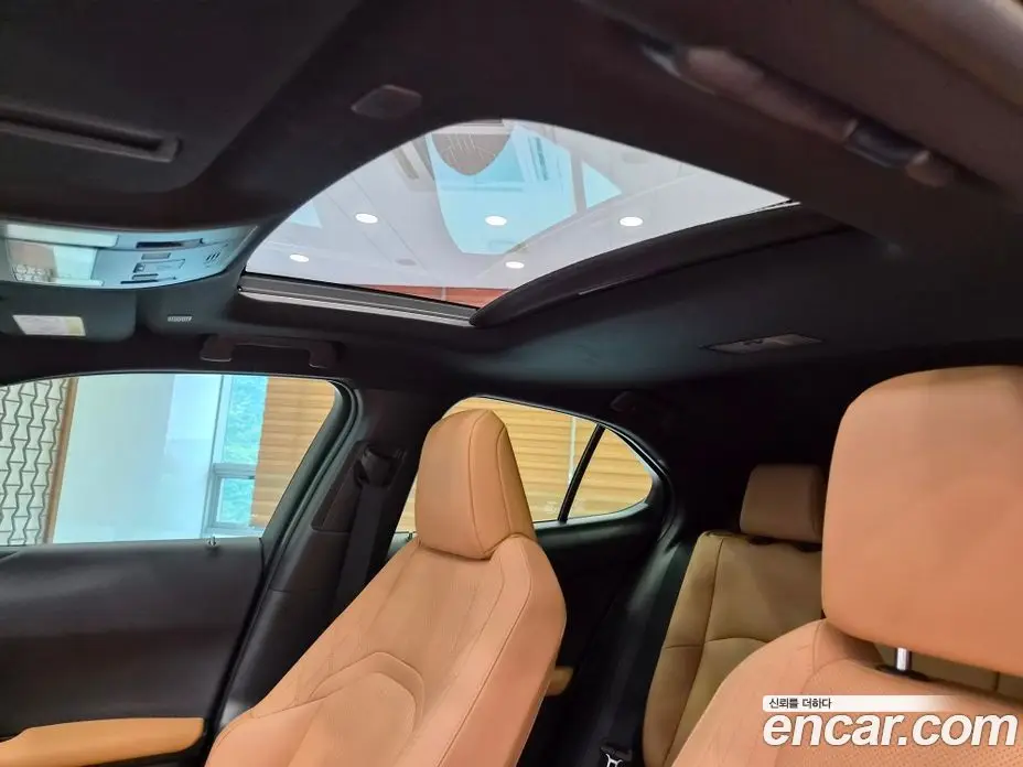 Lexus UX 2024 2.0 автомат (вариатор), фото 8 Lexus UX 2024 2.0 автомат (вариатор), фото 8