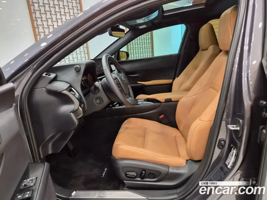 Lexus UX 2024 2.0 автомат (вариатор), фото 9 Lexus UX 2024 2.0 автомат (вариатор), фото 9