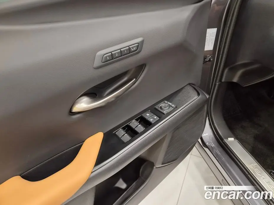 Lexus UX 2024 2.0 автомат (вариатор), фото 10 Lexus UX 2024 2.0 автомат (вариатор), фото 10