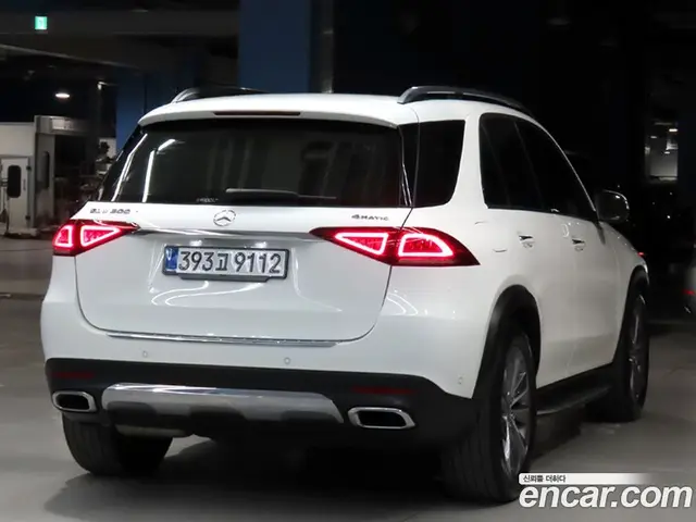 Mercedes-Benz GLE-Class 2022 2.0 автомат (гидро), миниатюра 2