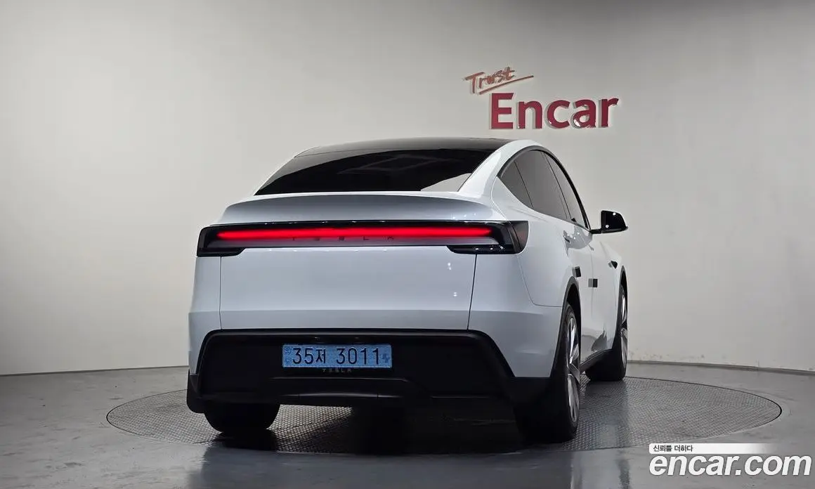 Tesla Model Y 2025 0.2 автомат (гидро), фото 3 Tesla Model Y 2025 0.2 автомат (гидро), фото 3