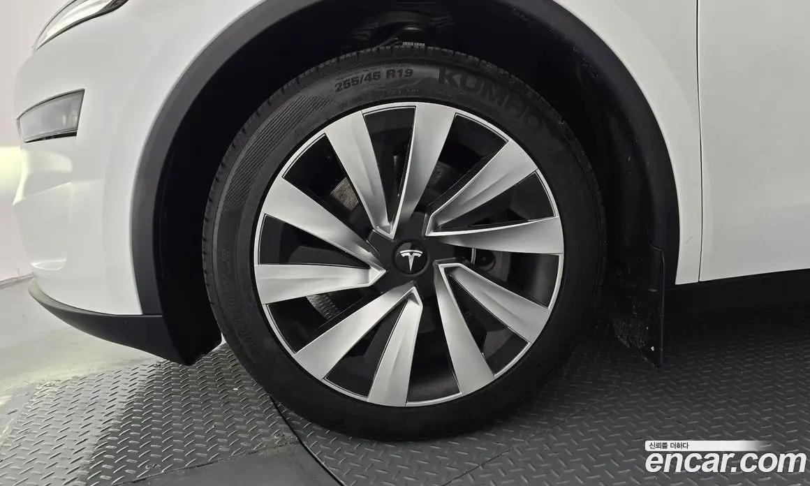Tesla Model Y 2025 0.2 автомат (гидро), фото 4 Tesla Model Y 2025 0.2 автомат (гидро), фото 4