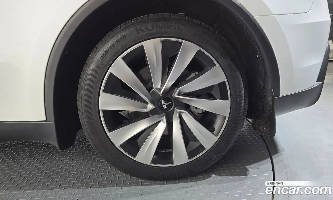 Tesla Model Y 2025 0.2 автомат (гидро), фото 6 Tesla Model Y 2025 0.2 автомат (гидро), фото 6