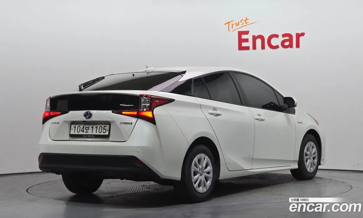 Toyota Prius 2020 1.8 автомат (гидро), фото 2 Toyota Prius 2020 1.8 автомат (гидро), фото 2
