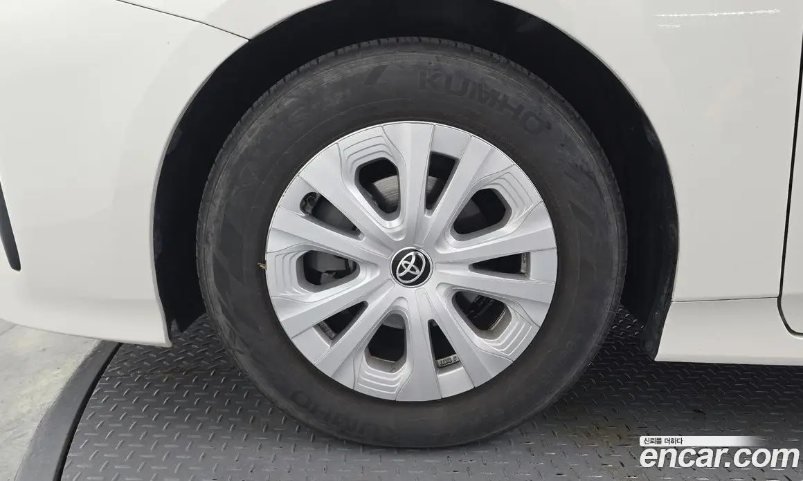 Toyota Prius 2020 1.8 автомат (гидро), фото 5 Toyota Prius 2020 1.8 автомат (гидро), фото 5