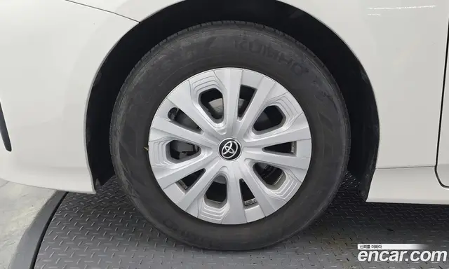 Toyota Prius 2020 1.8 автомат (гидро), миниатюра 5 Toyota Prius 2020 1.8 автомат (гидро), миниатюра 5