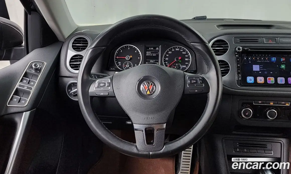 Volkswagen Tiguan 2015 2.0 автомат (гидро), фото 13