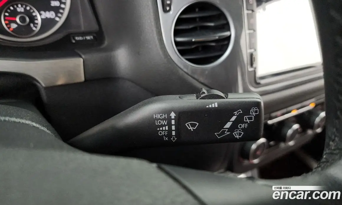 Volkswagen Tiguan 2015 2.0 автомат (гидро), фото 18