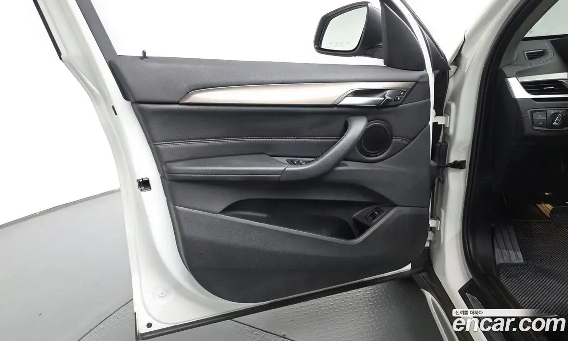 BMW X1 2020 2.0 автомат (гидро), фото 13