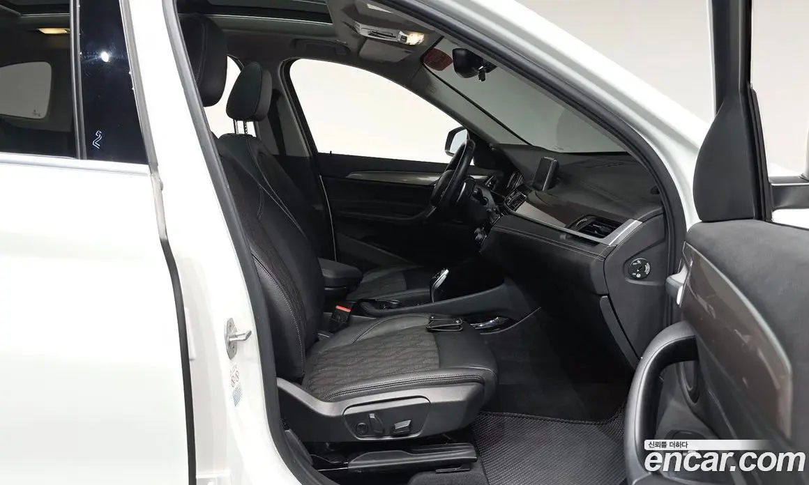 BMW X1 2020 2.0 автомат (гидро), фото 15