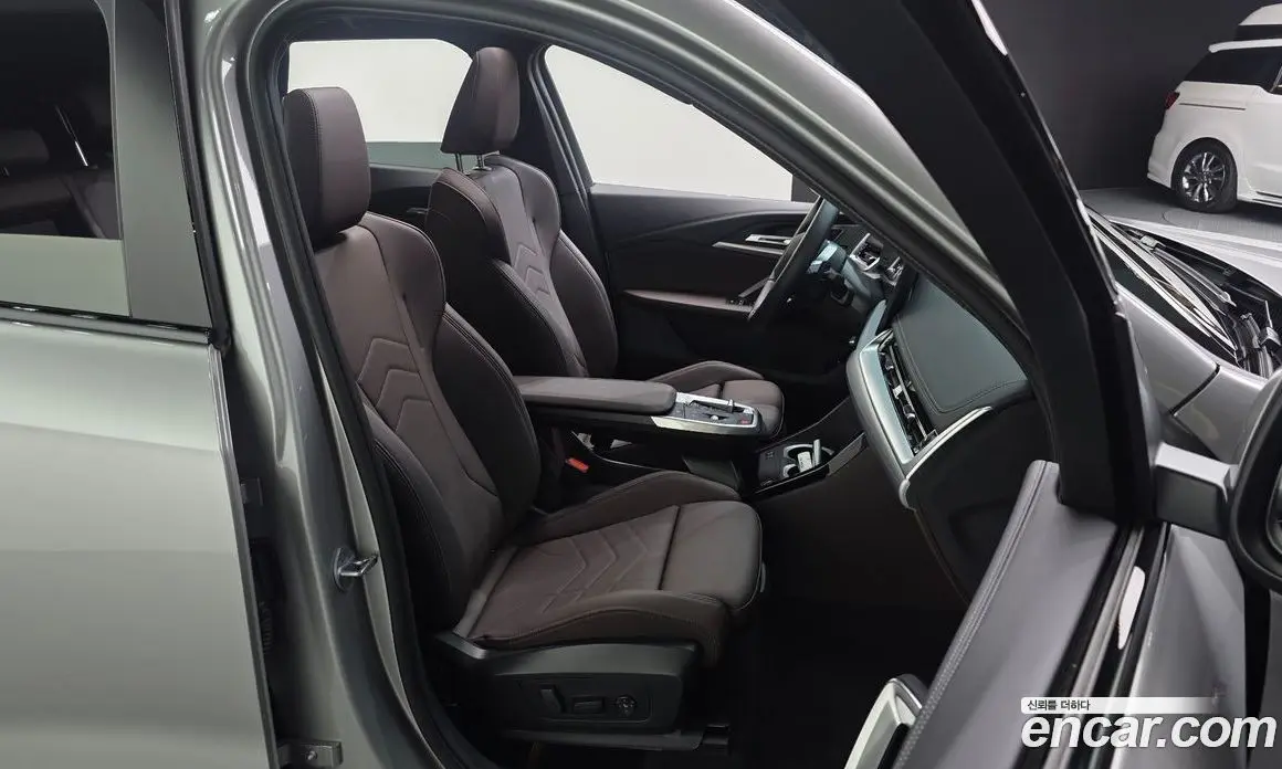 BMW X1 2025 2.0 автомат (гидро), фото 12