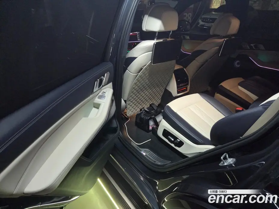 BMW X7 2021 4.4 автомат (гидро), фото 8