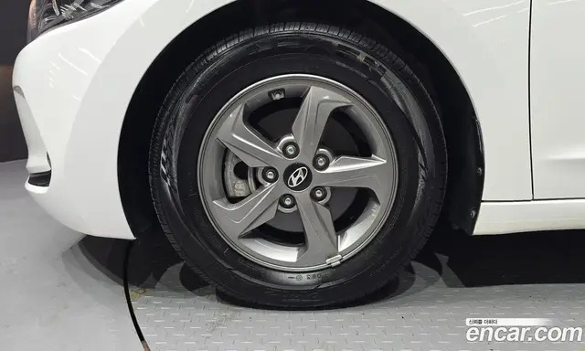 Hyundai Avante 2015 1.6 автомат (гидро), миниатюра 5