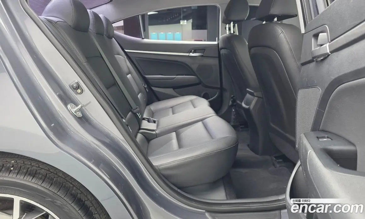Hyundai Avante 2019 1.6 автомат (гидро), фото 18
