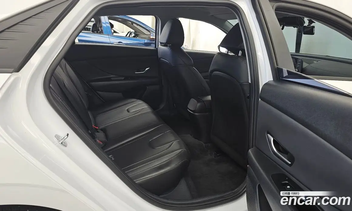 Hyundai Avante 2023 1.6 автомат (гидро), фото 12