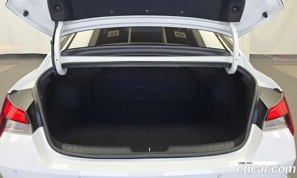 Hyundai Avante 2023 1.6 автомат (гидро), фото 20