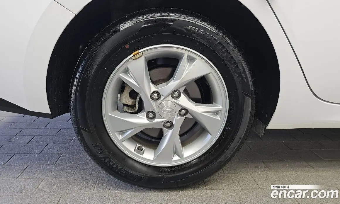 Hyundai Avante 2023 1.6 автомат (гидро), фото 5