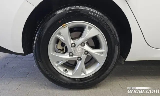 Hyundai Avante 2023 1.6 автомат (гидро), миниатюра 5