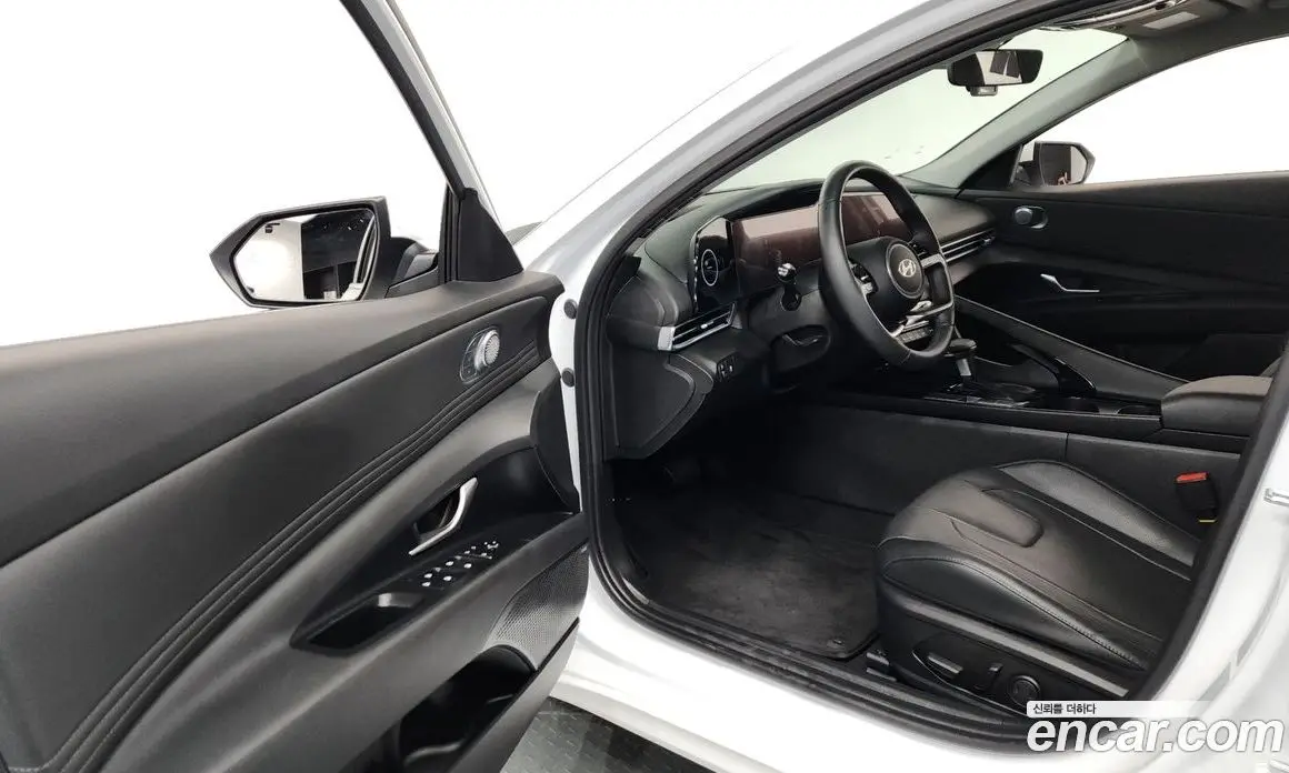 Hyundai Avante 2024 1.6 автомат (гидро), фото 13
