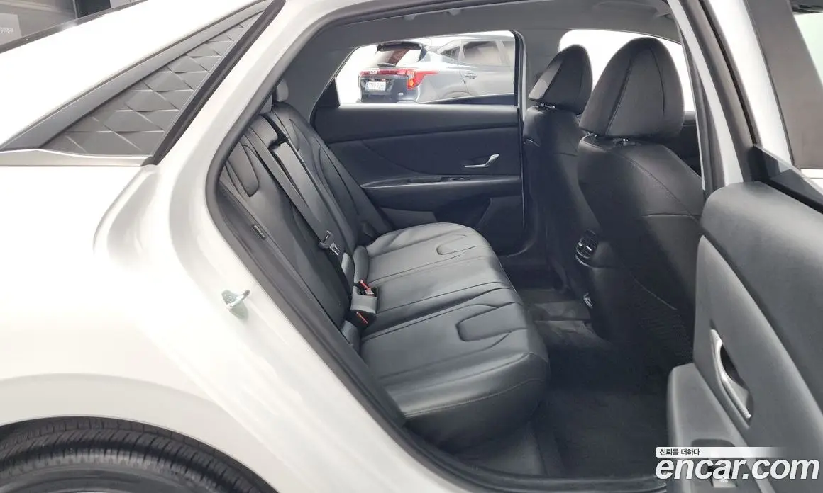 Hyundai Avante 2024 1.6 автомат (гидро), фото 17