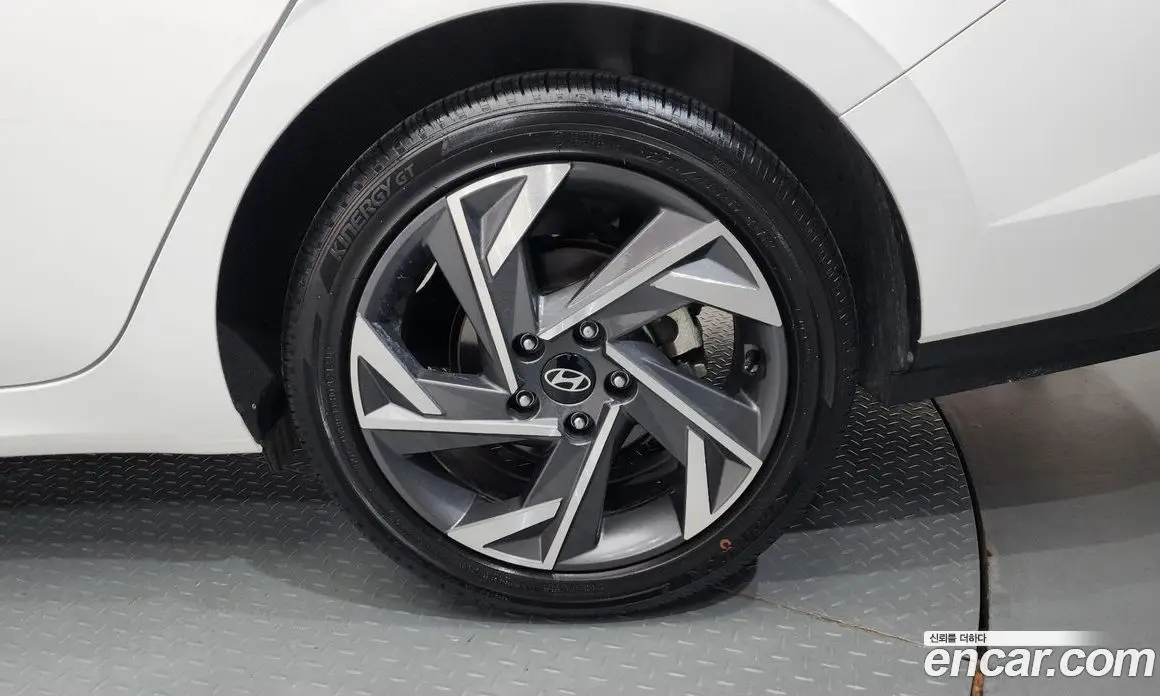 Hyundai Avante 2024 1.6 автомат (гидро), фото 7
