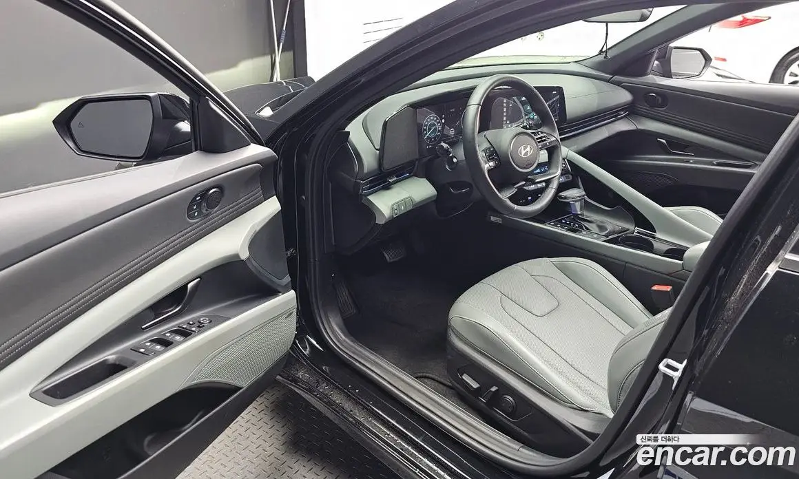 Hyundai Avante 2024 1.6 автомат (гидро), фото 13