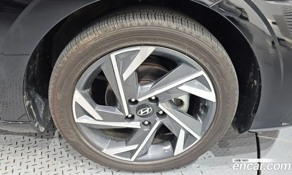 Hyundai Avante 2024 1.6 автомат (гидро), фото 27