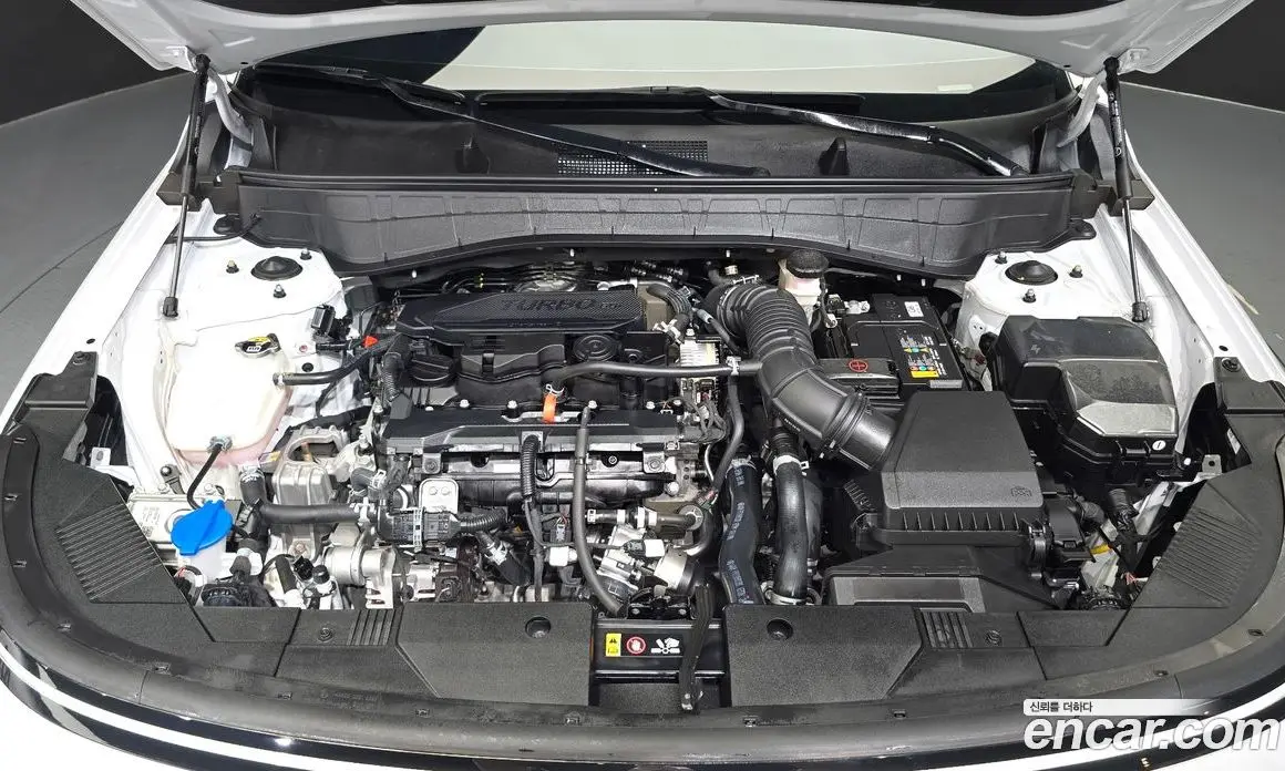 Hyundai Kona 2025 1.6 автомат (гидро), фото 6