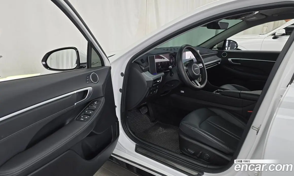 Hyundai Sonata 2024 1.6 автомат (гидро), фото 13