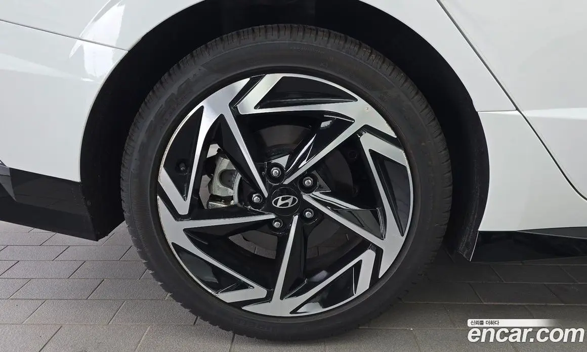 Hyundai Sonata 2024 1.6 автомат (гидро), фото 5