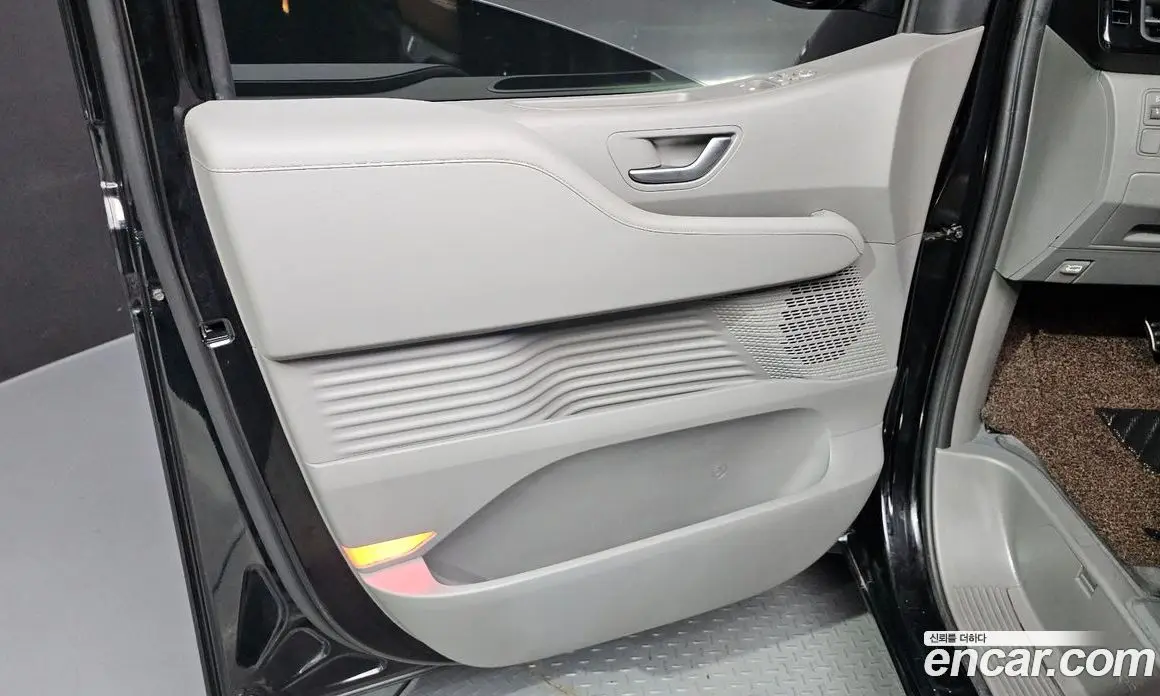 Hyundai Staria 2021 2.2 автомат (гидро), фото 14